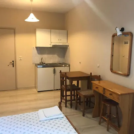 Marinos فندق بوروس